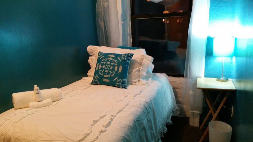 Oyo Bed And Breakfast New York Oda fotoğraf